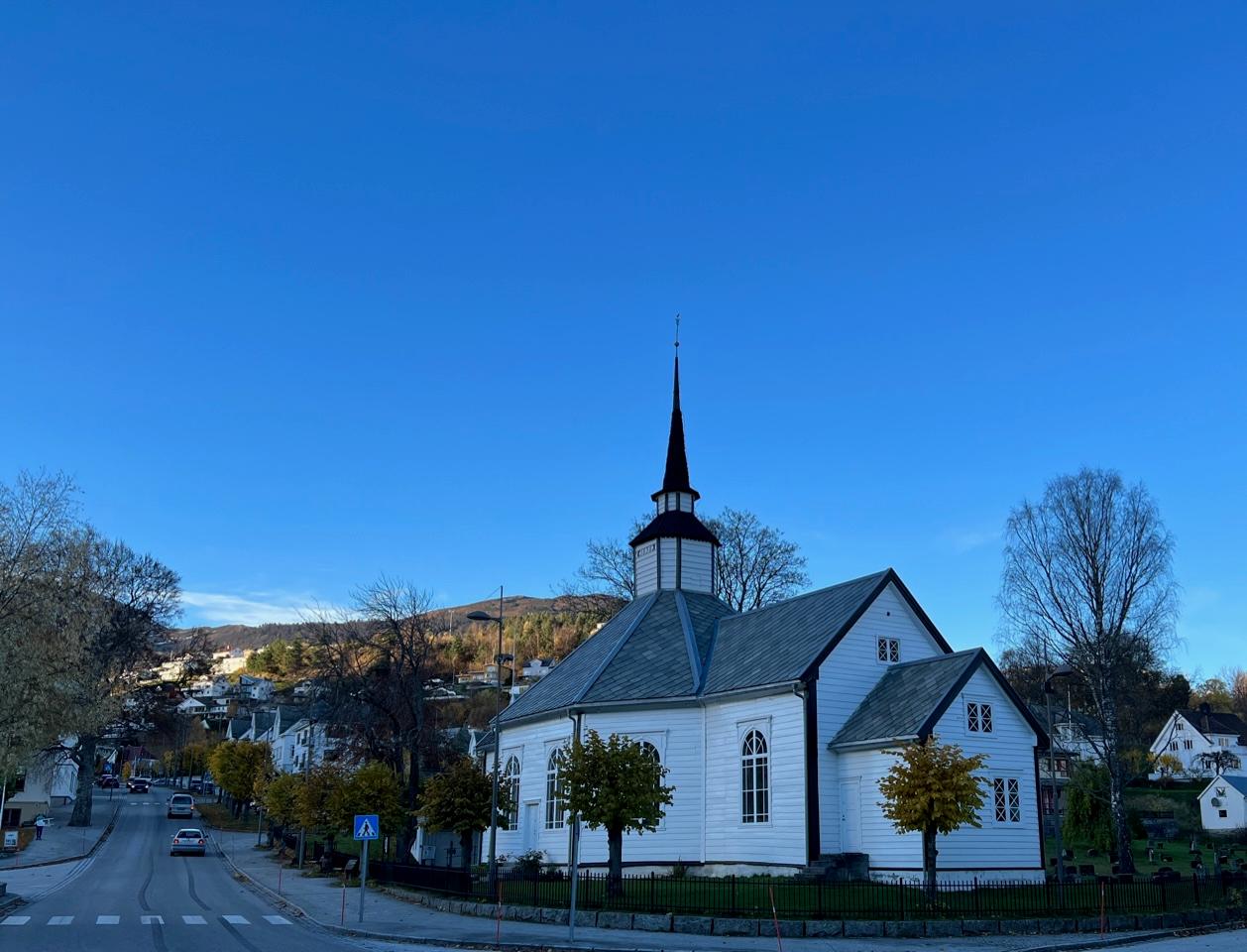 Hjelmeland begravelsesbyrå Begravelsesbyrå, Stranda - 30