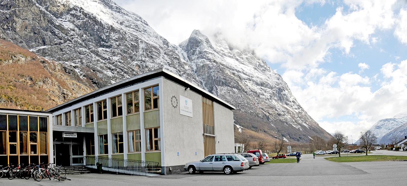 Opplæringskontoret Sunndal Tingvoll Gjemnes Opplæringskontor, Sunndal - 1